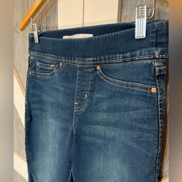 WJ1. Levi's Signature Gold Ladies' Pull-on Jean 4S - Picture 2 of 6